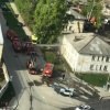 From the window of a burning house in Novosibirsk firefighters evacuated a woman