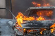 В Калининском районе Новосибирска огнём повреждены 2 автомобиля